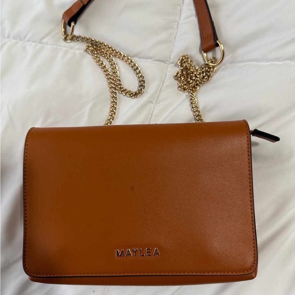 MAYLEA Tan Crossbody Bag with Smooth Leather and Gold Hardware